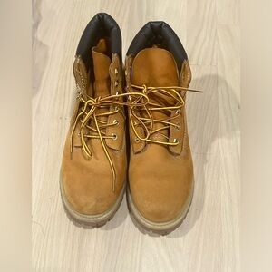SOLD:Timberland women’s classic boot